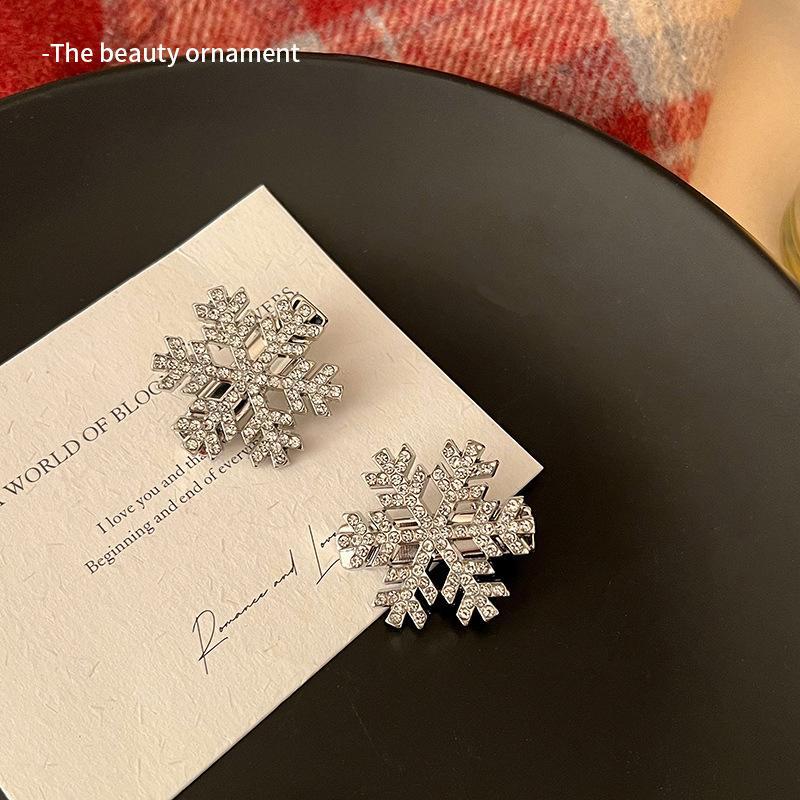Crystal Snowflake Pearl Hair Clip – Winter Retro Flower Bobby Pins for Women & Girls