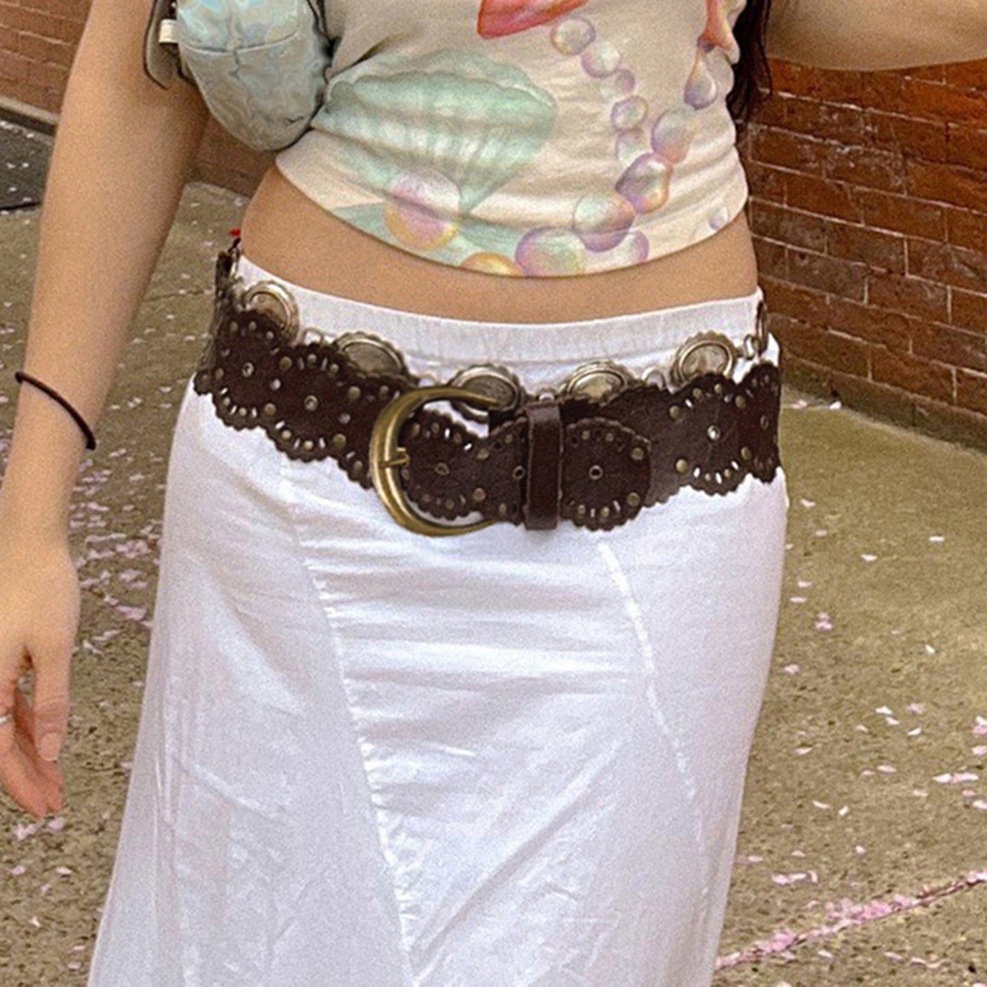 Vintage Riveted Wide Belt for Women – Classic Pin Buckle Style