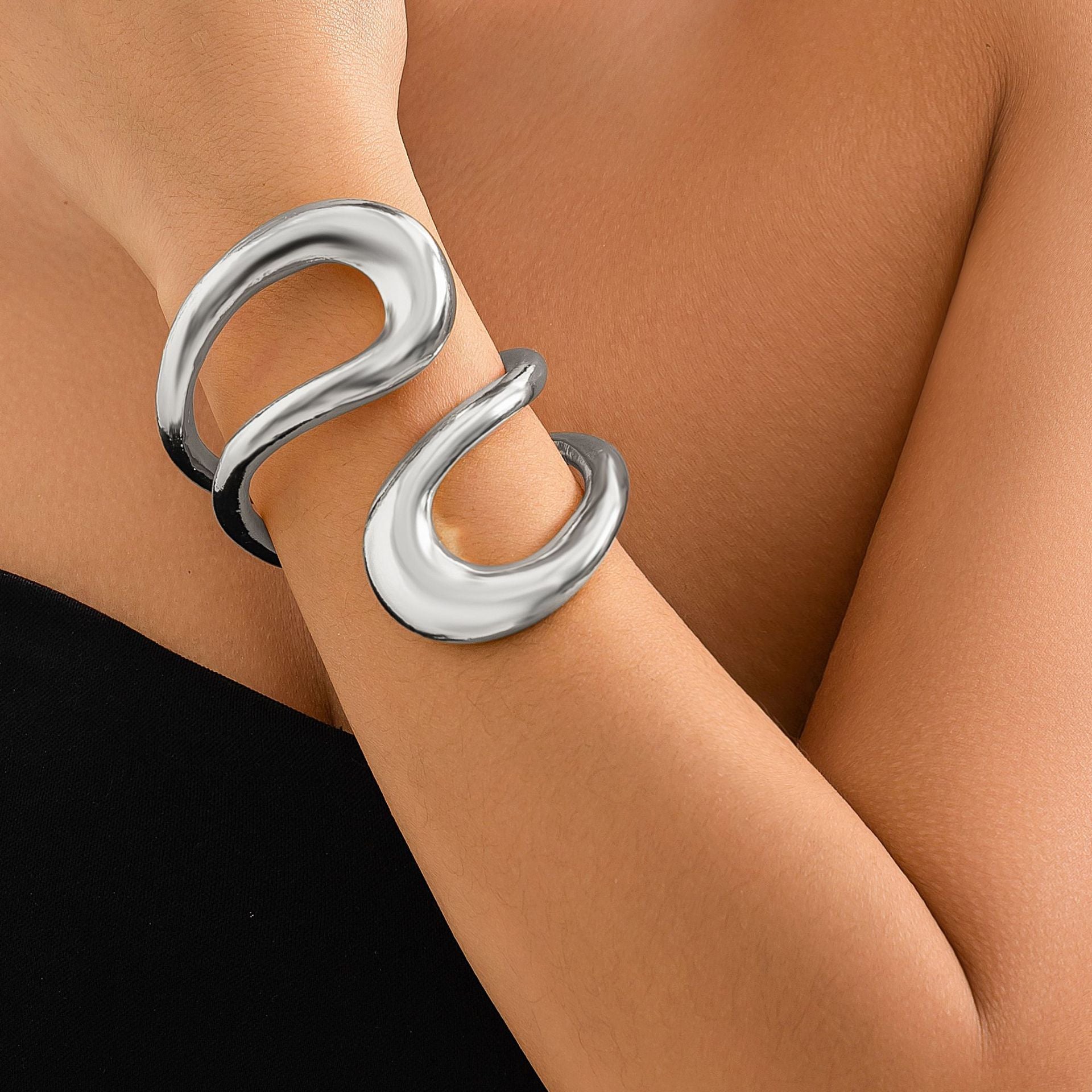 Exaggerated Glossy Retro Hollow Ring, Bracelet & Necklace Set – Fashion Statement Jewelry